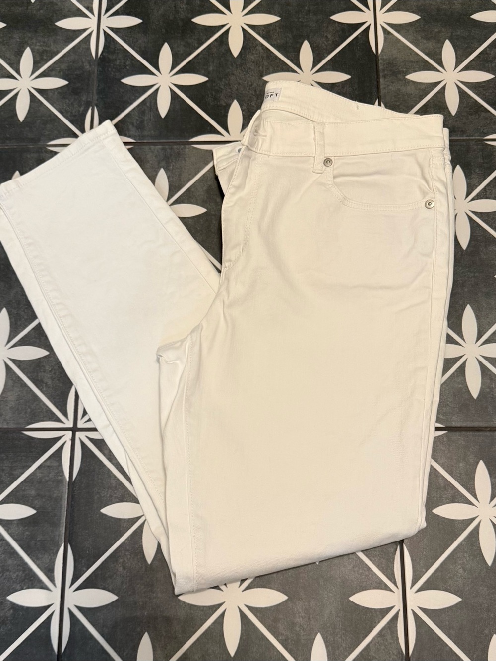 LOFT White Skinny Jeans - Clean Slim Style